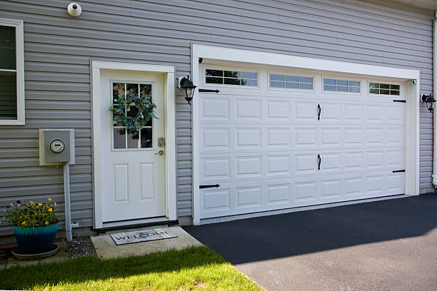 24/7 Emergency Garage Door Panel Replacement experts in Paxton, IL